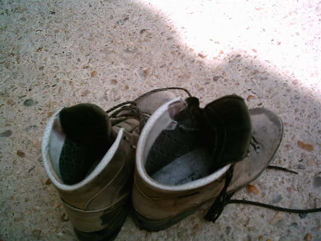 ...Schuhe aus...