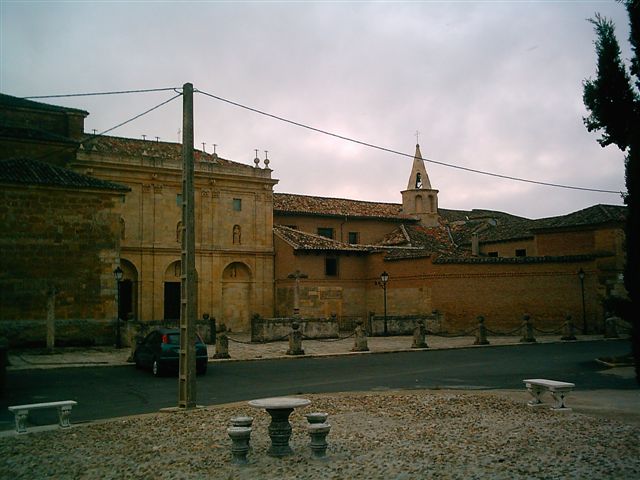 Vor dem Kloster Santa Clara werden schnell noch die Wasserflaschen gefüllt... Vor dem Kloster Santa Clara werden schnell noch die Wasserflaschen gefüllt...